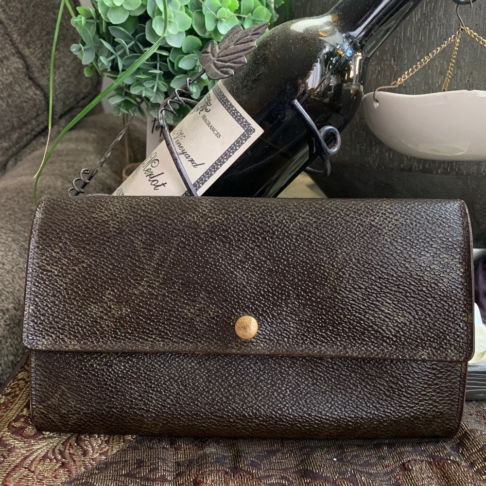 Authentic EXCELLENT Condition LOUIS VUITTON monogrammed LARGE SNAP FLAP WALLET